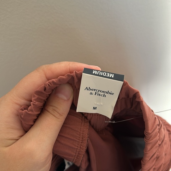 ABERCROMBIE & FITCH TRAVELER SHORTS - Picture 7 of 9